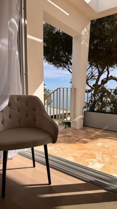 Cap D Contemporaine Pied Dans L Eau
