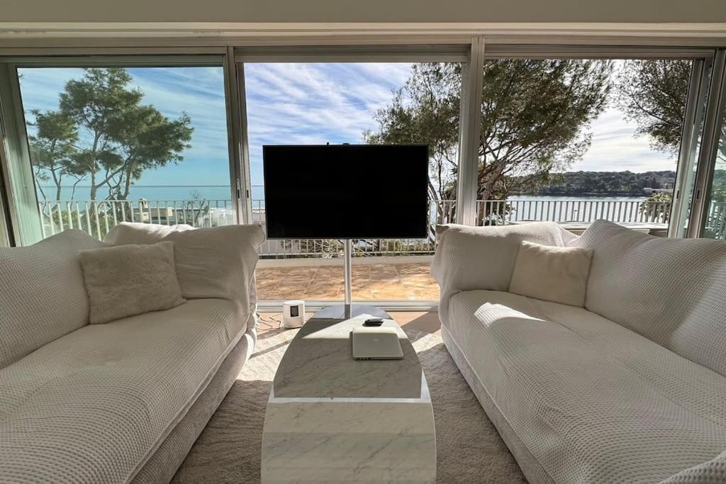 Villa Cap D Contemporaine Pied Dans L Eau