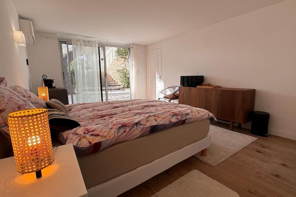 Villa Cap D Contemporaine Pied Dans L Eau