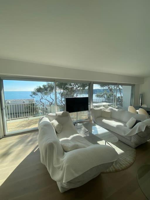 Villa Cap D Contemporaine Pied Dans L Eau