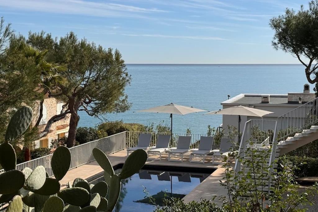 Villa Cap D Contemporaine Pied Dans L Eau