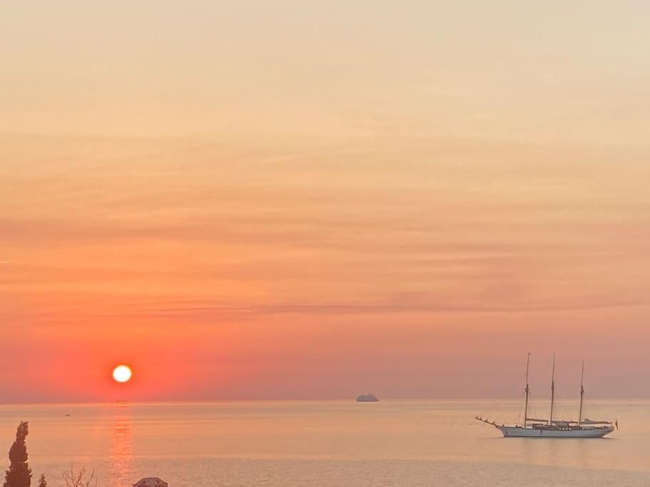 Cap D Contemporaine Pied Dans L Eau