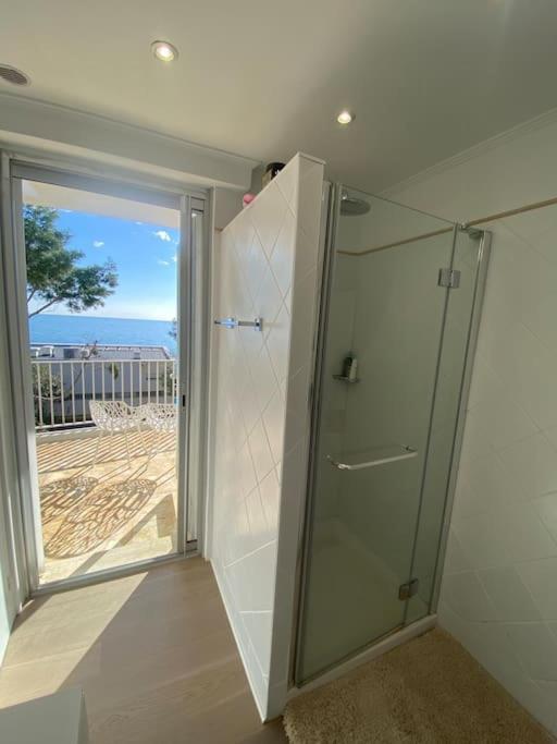 Villa Cap D Contemporaine Pied Dans L Eau Antibes