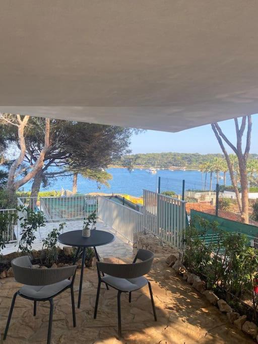 Cap D Contemporaine Pied Dans L Eau Antibes