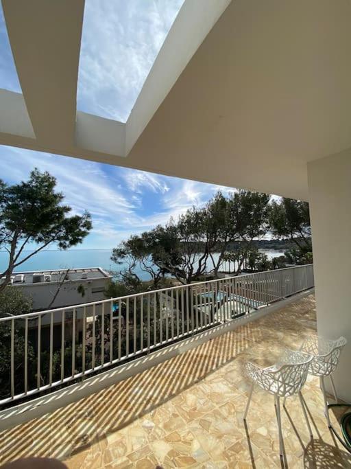 Cap D Contemporaine Pied Dans L Eau * Antibes