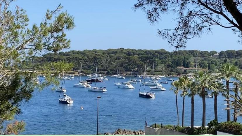Cap D Contemporaine Pied Dans L Eau