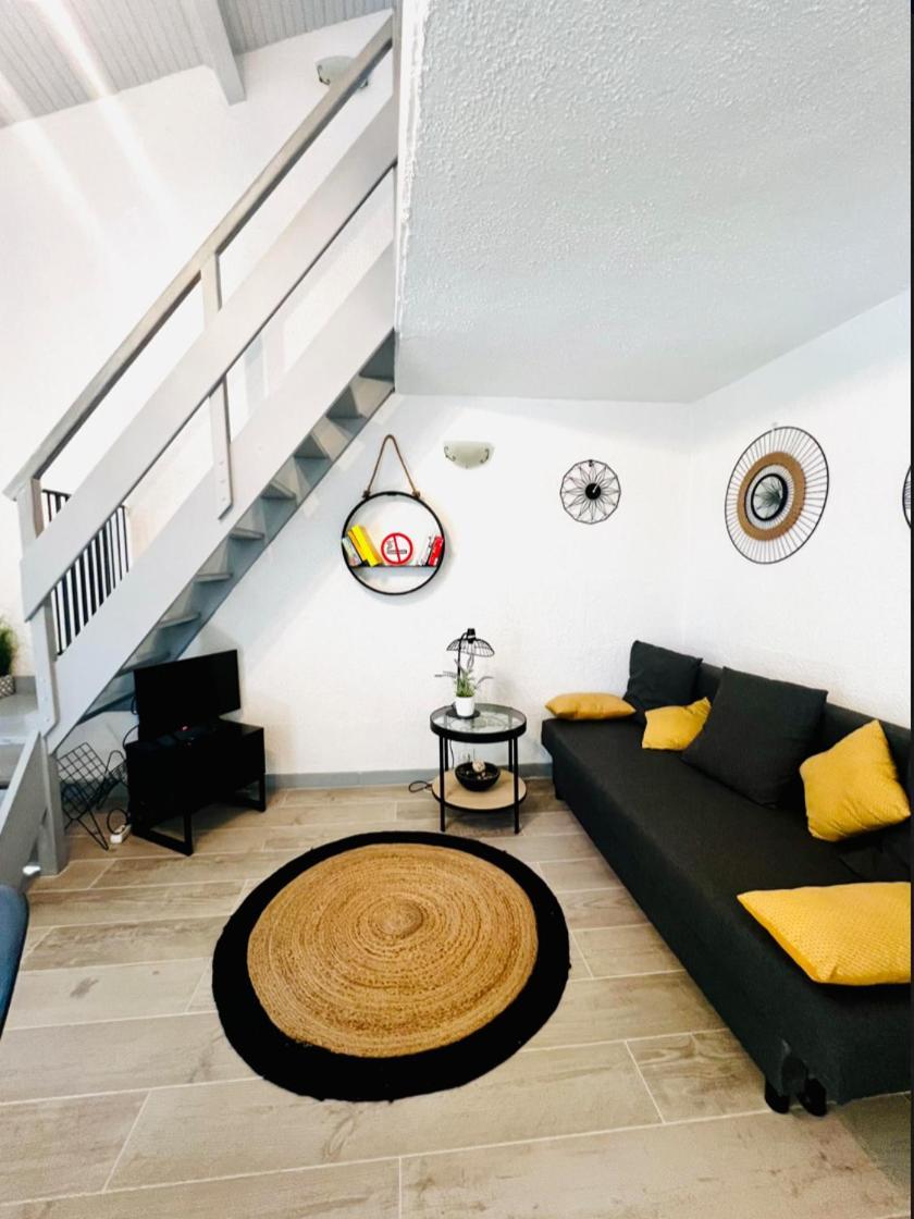 Appartement Renovated 2 Bedroom Duplex In The Center Of *