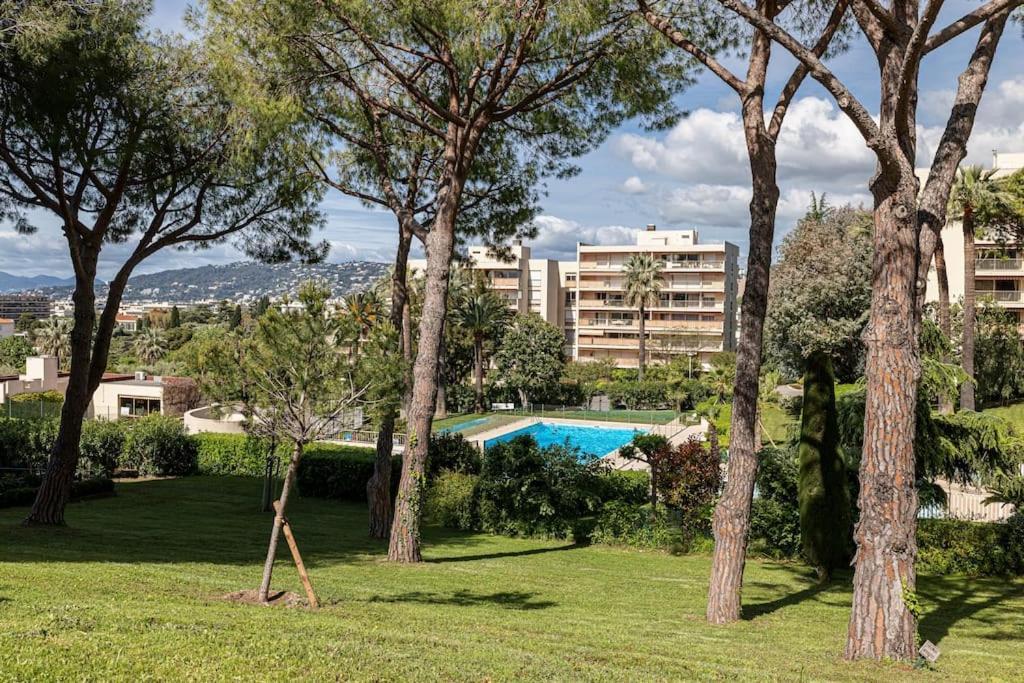 Elegant 2 Bed With Pool In Juan Les Pins
