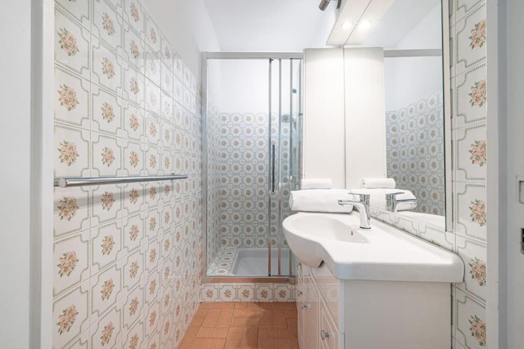 Elegant 2 Bed With Pool In Juan Les Pins Appartement *