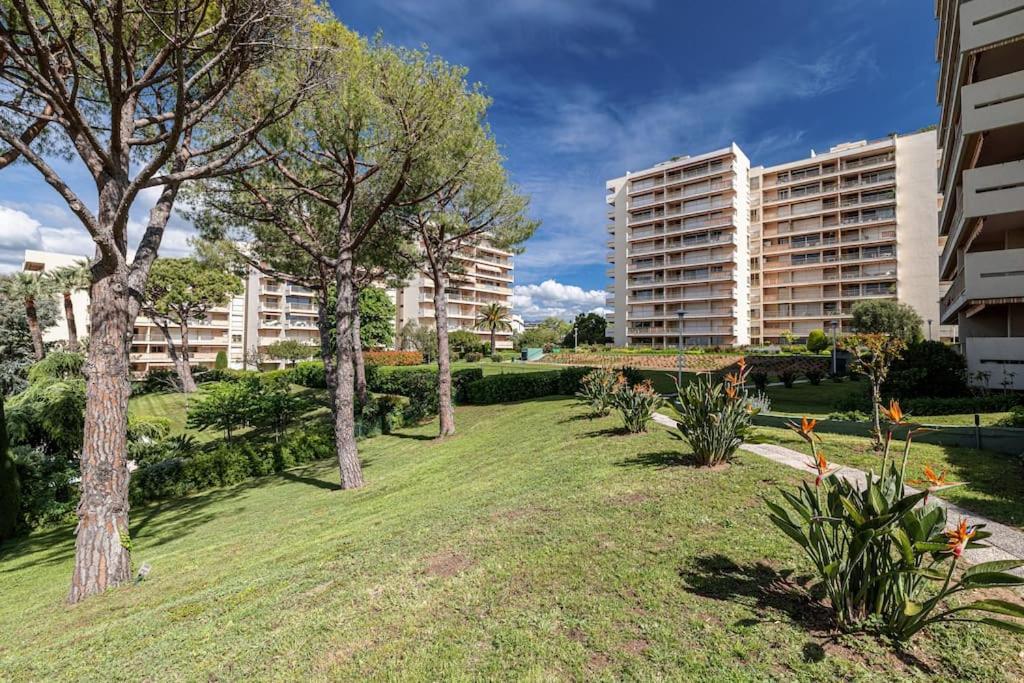 Elegant 2 Bed With Pool In Juan Les Pins