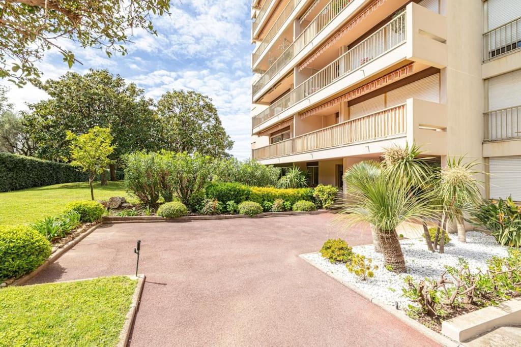 Elegant 2 Bed With Pool In Juan Les Pins