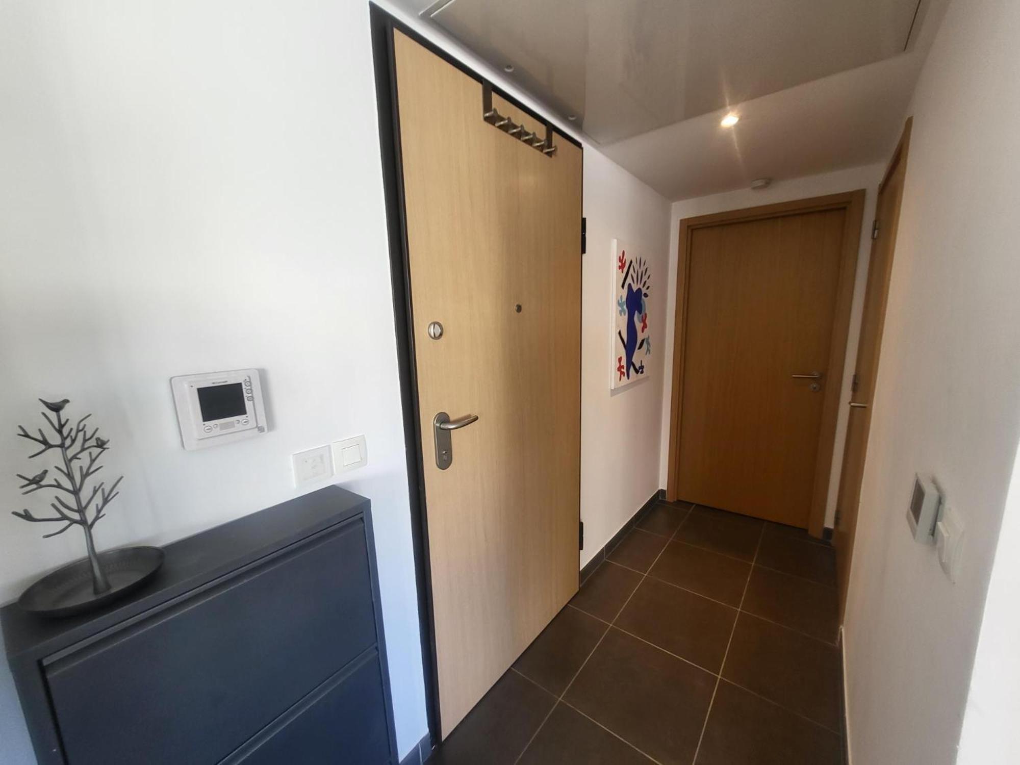 Apartment White Pearl