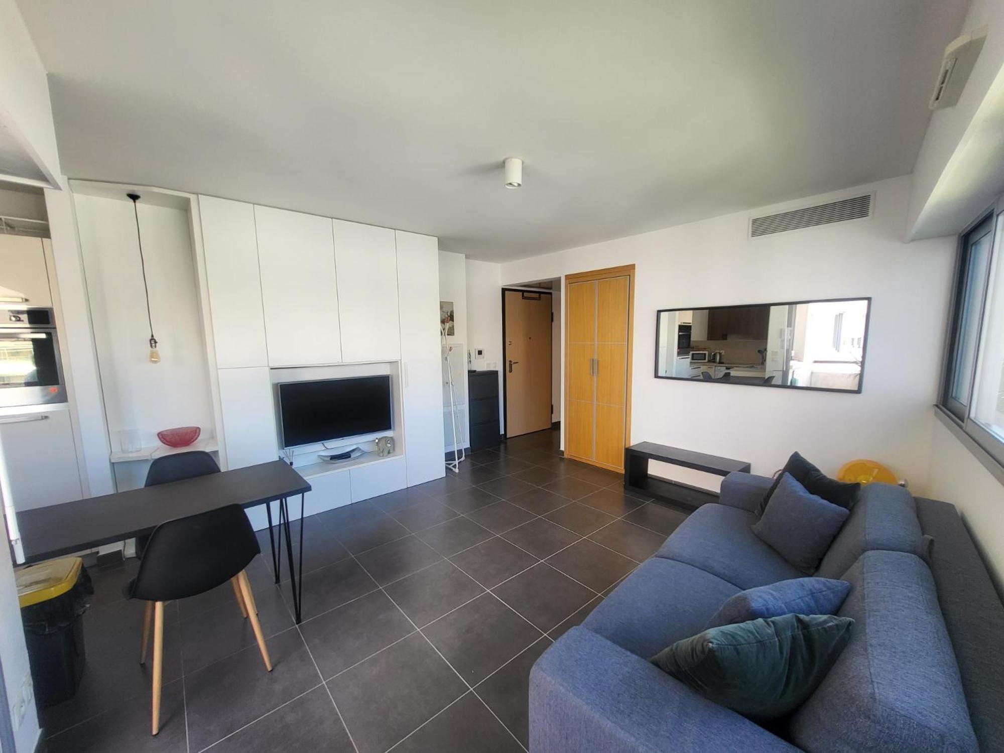 Apartment White Pearl *
