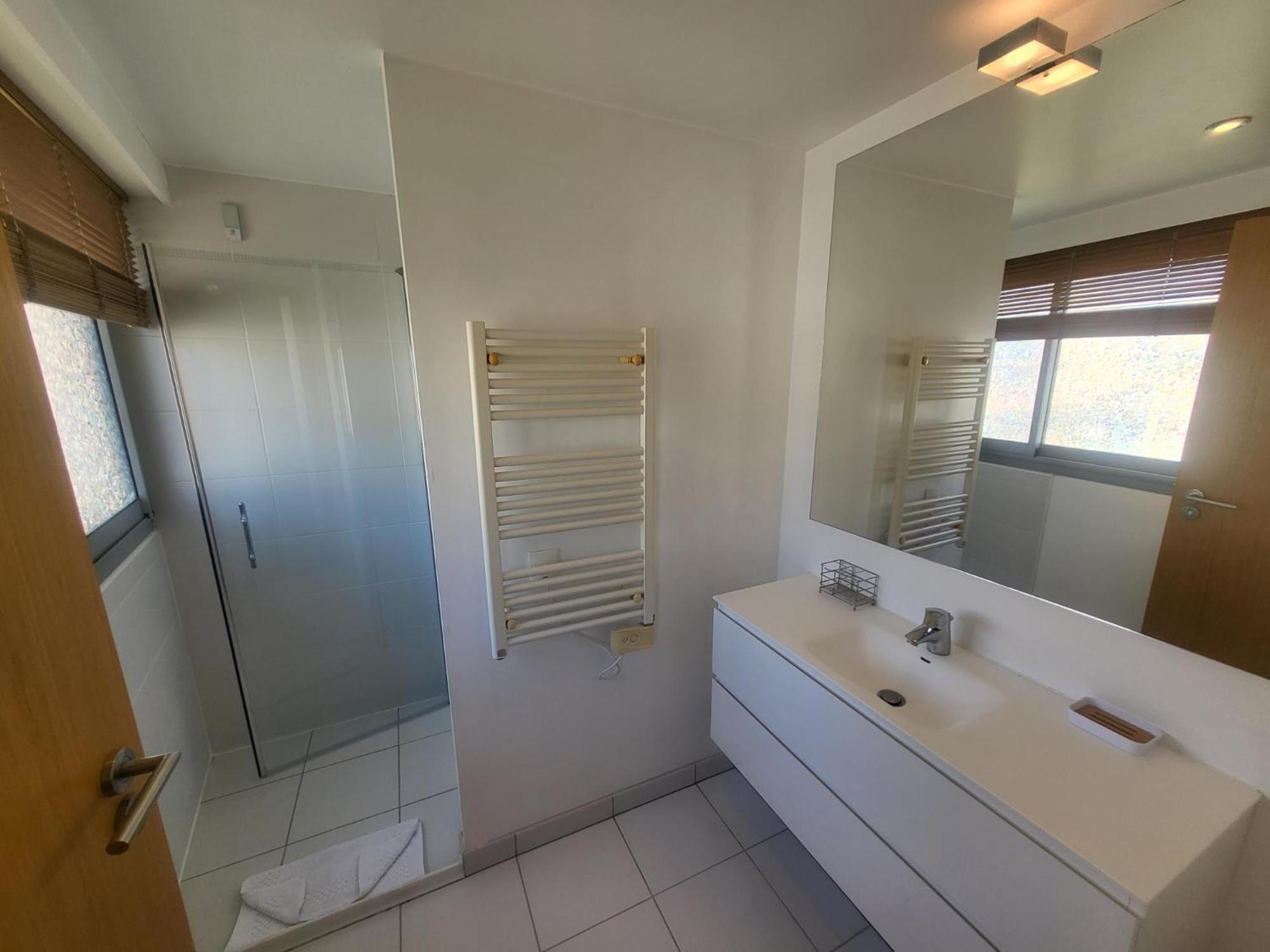 Apartment White Pearl