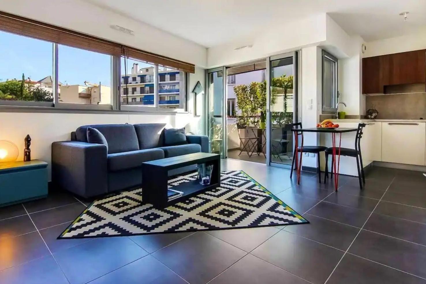 Apartment White Pearl *