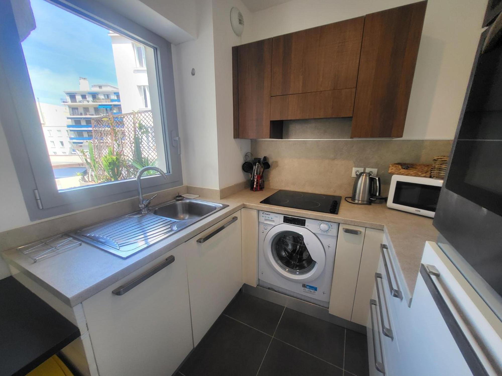 Apartment White Pearl
