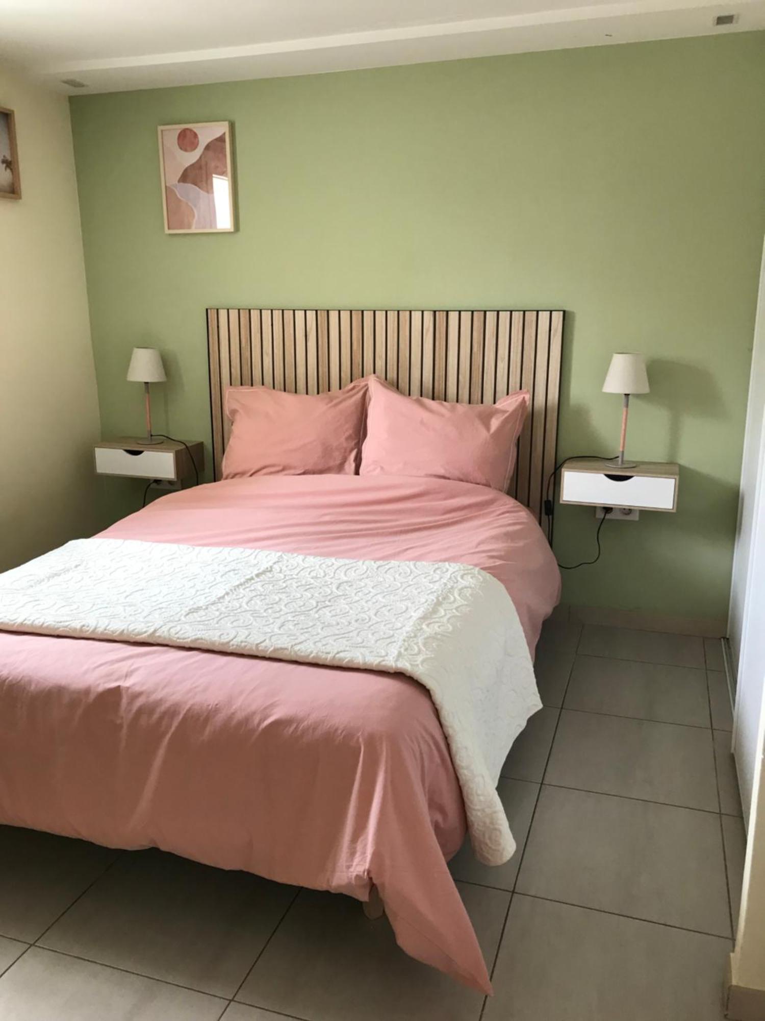 Apartment Deux Pieces Donnant Sur Un Jardin