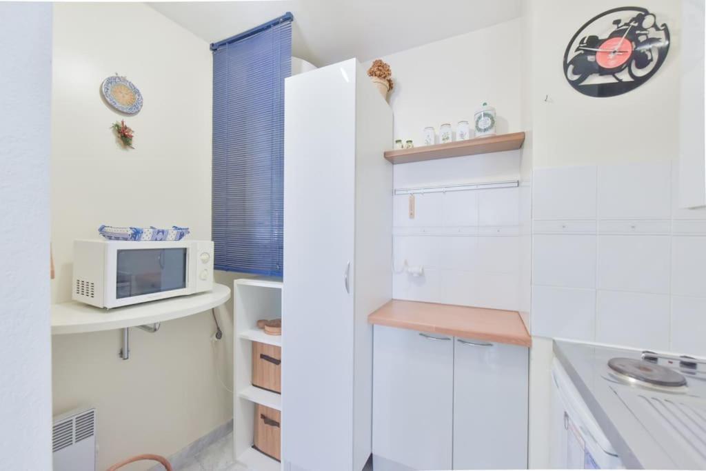 Palm Royal - For 4 With Balcony - 5 Minutes From The * Antibes