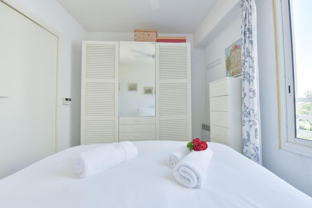Palm Royal - For 4 With Balcony - 5 Minutes From The