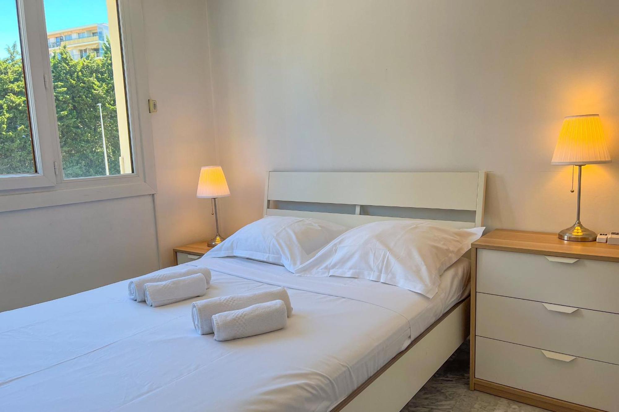 La Roseraie For 6 By Sunset Riviera Holidays Apartment