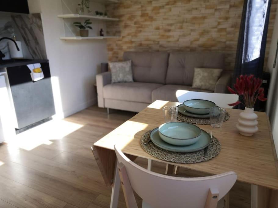 Les Palmiers: Apt 2 Prs, Piscine, Parking Antibes