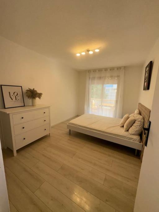 Grand 2 Pieces Pied Dans L Eau Juan Les Pins Apartment