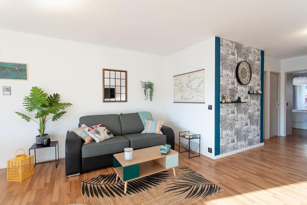 Apartment A10 - 1 Bdr Heart Of Juan Les Pins 5 Min Sea - Ac & Balconies