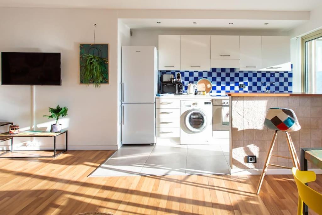 Apartment A10 - 1 Bdr Heart Of Juan Les Pins 5 Min Sea - Ac & Balconies Antibes