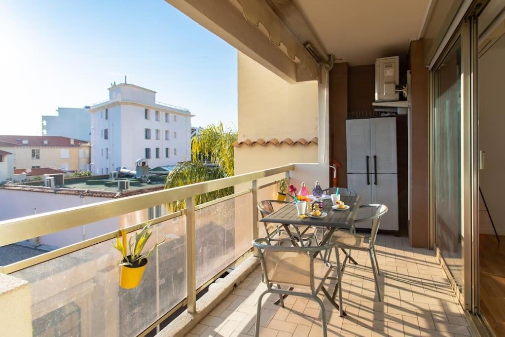 A10 - 1 Bdr Heart Of Juan Les Pins 5 Min Sea - Ac & Balconies Apartment
