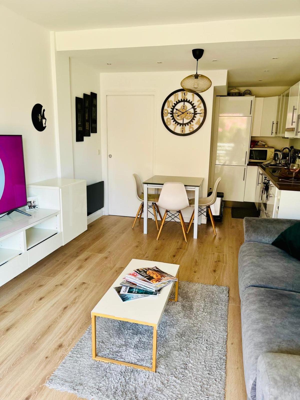 Detente A Juan Les Pins 2 Pieces Climatisee A 500m Des Plages Apartment