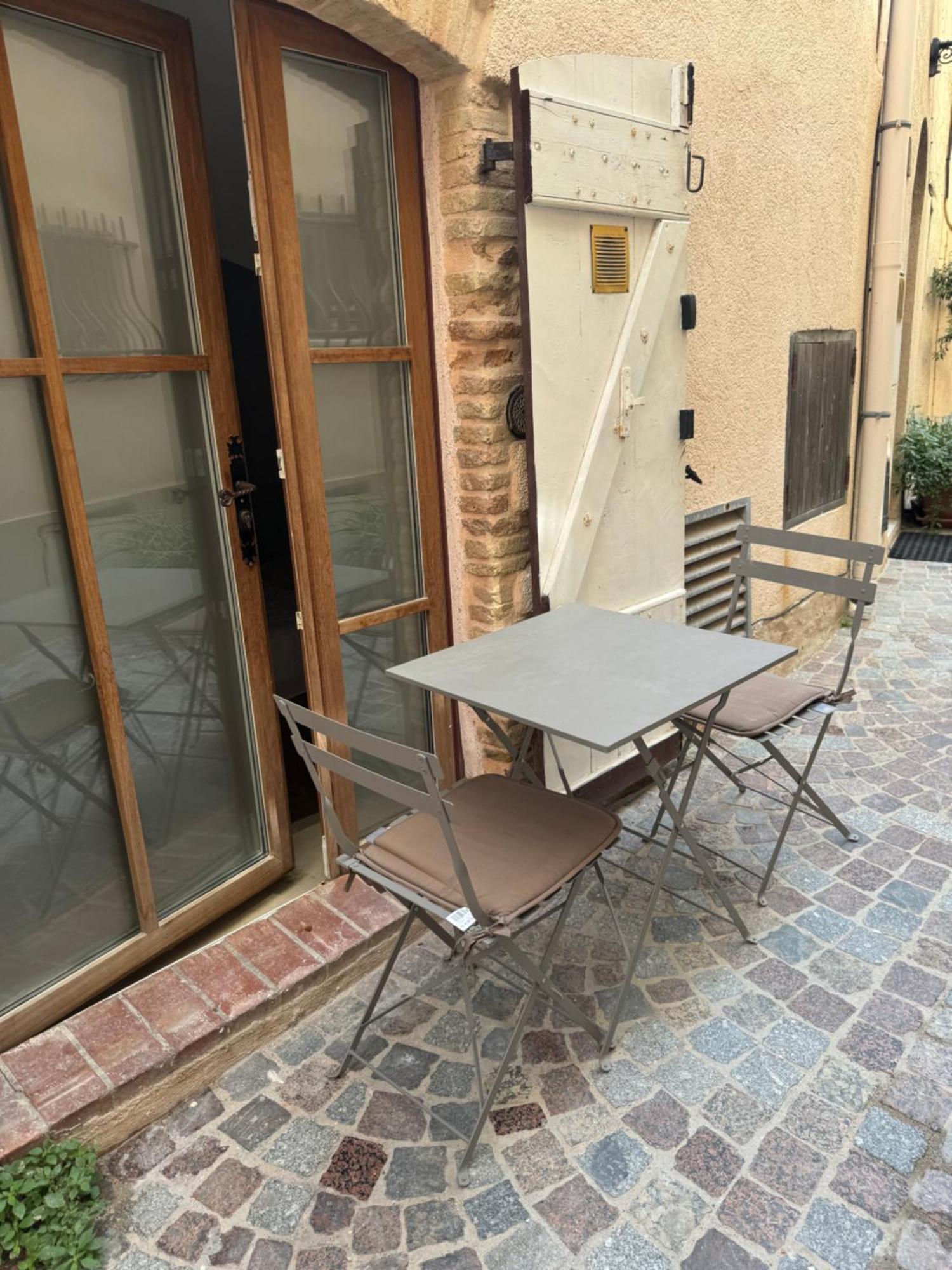 Vieil Rue Du Bateau Antibes