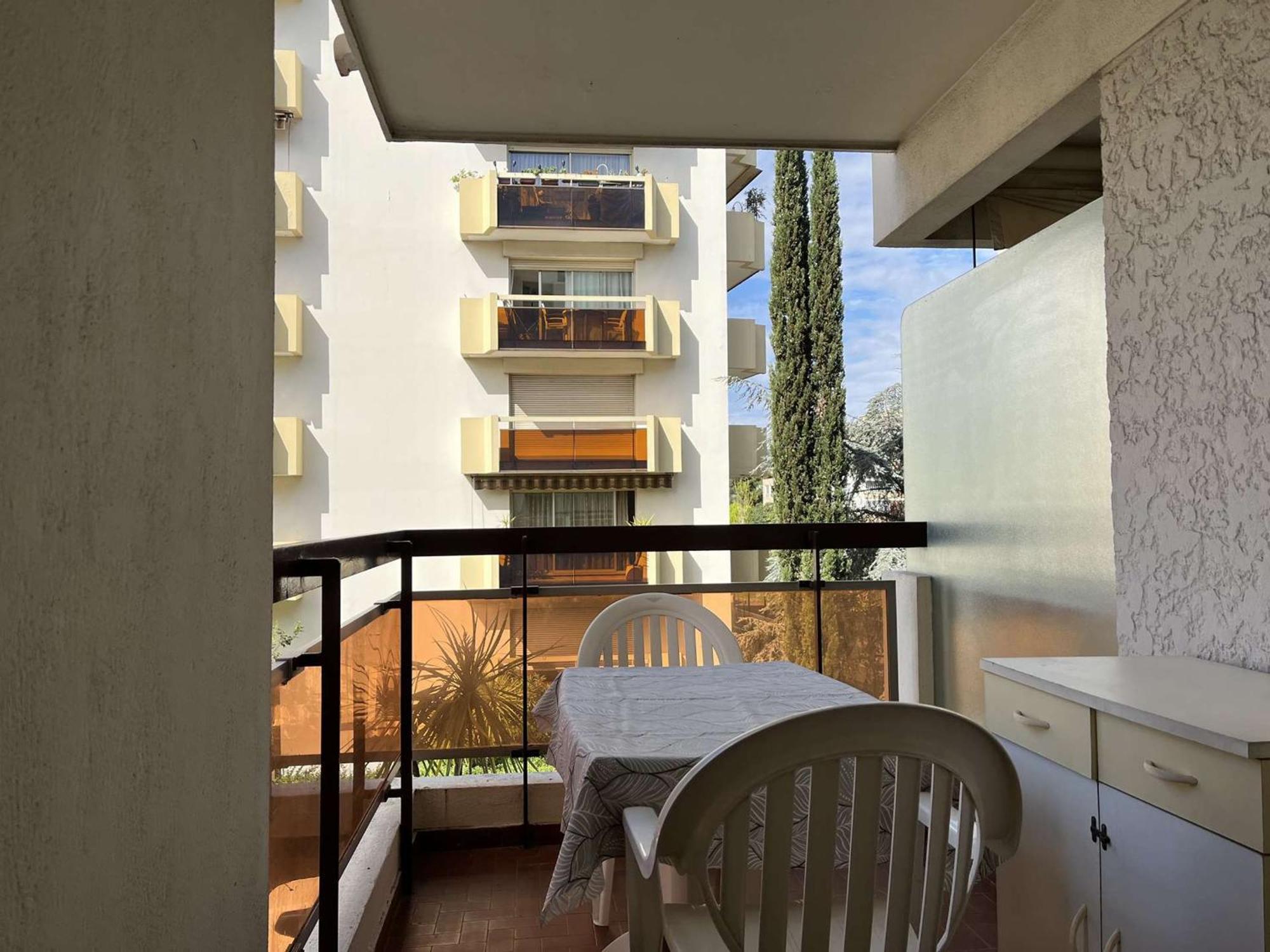 2p Avec Terrasses, Parking Prive, A 100m Des Plages - Juan-les-pins - Fr-1-252-196 *
