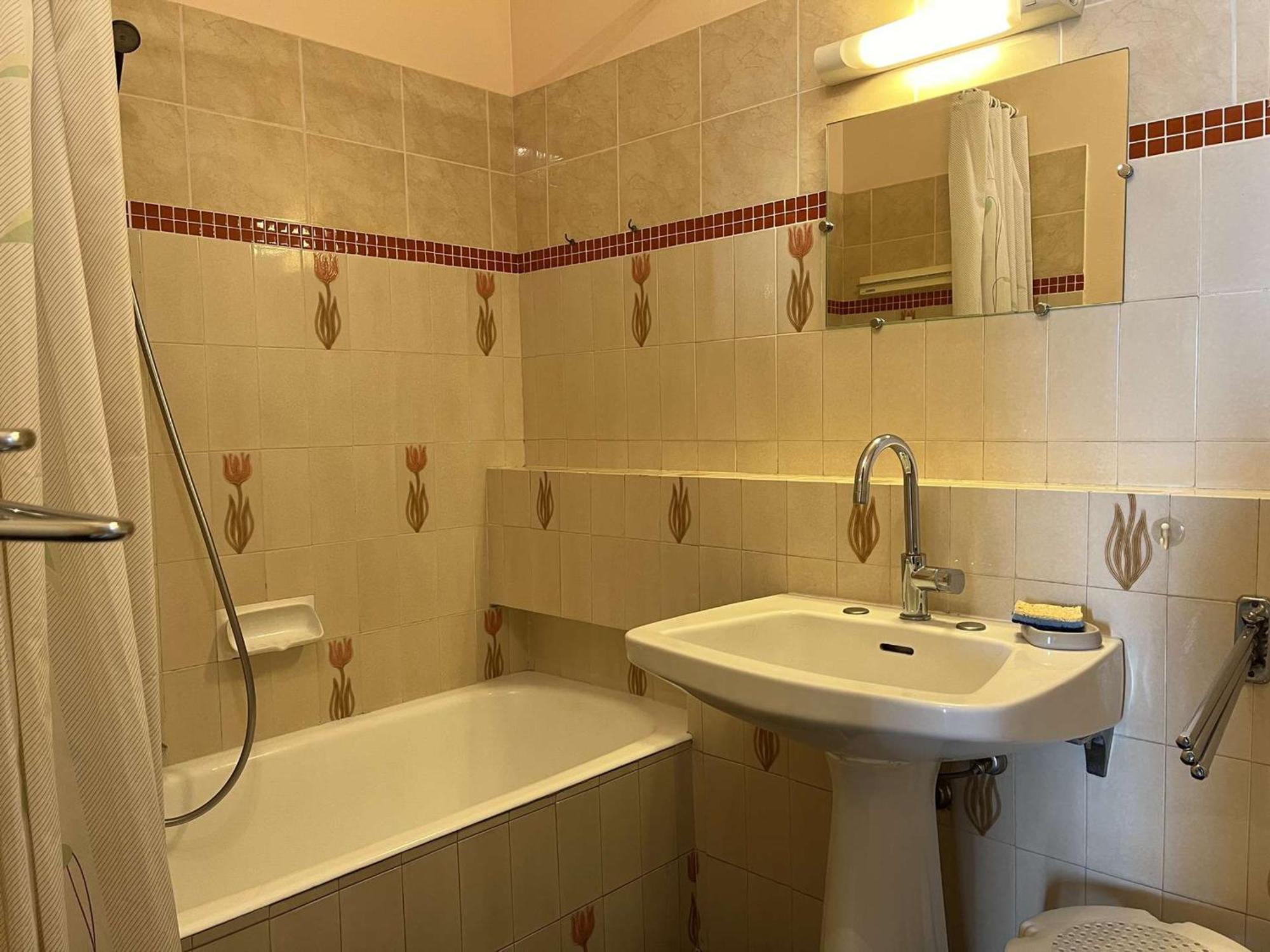 Apartment 2p Avec Terrasses, Parking Prive, A 100m Des Plages - Juan-les-pins - Fr-1-252-196 Antibes