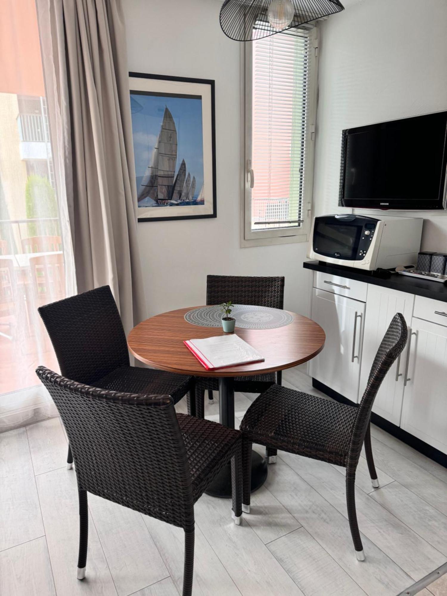 Apartment Antibes Port - Terrasse - Parking - Piscine Antibes