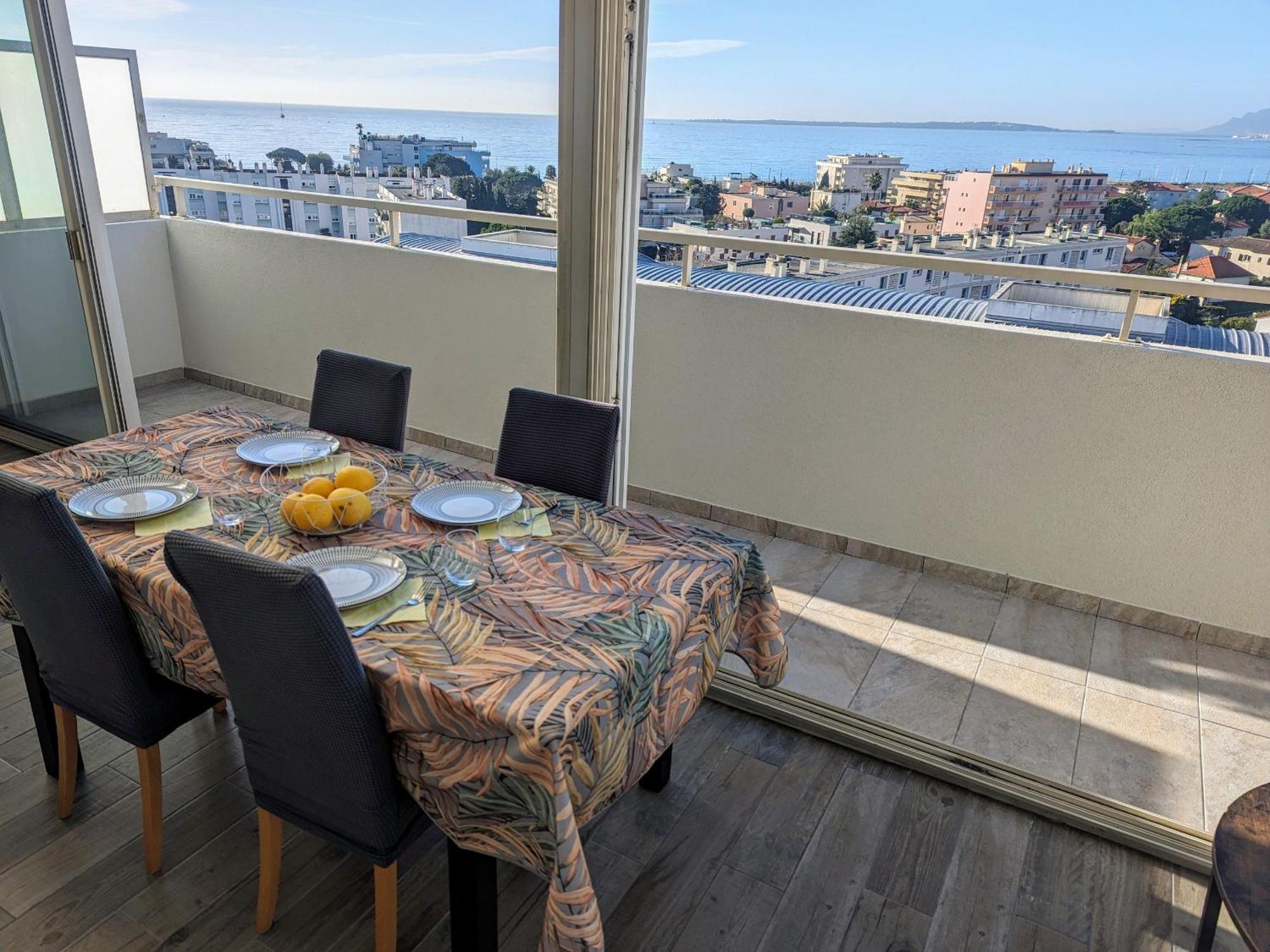 Beautiful Rooftop With Terrace And Sea View. Antibes