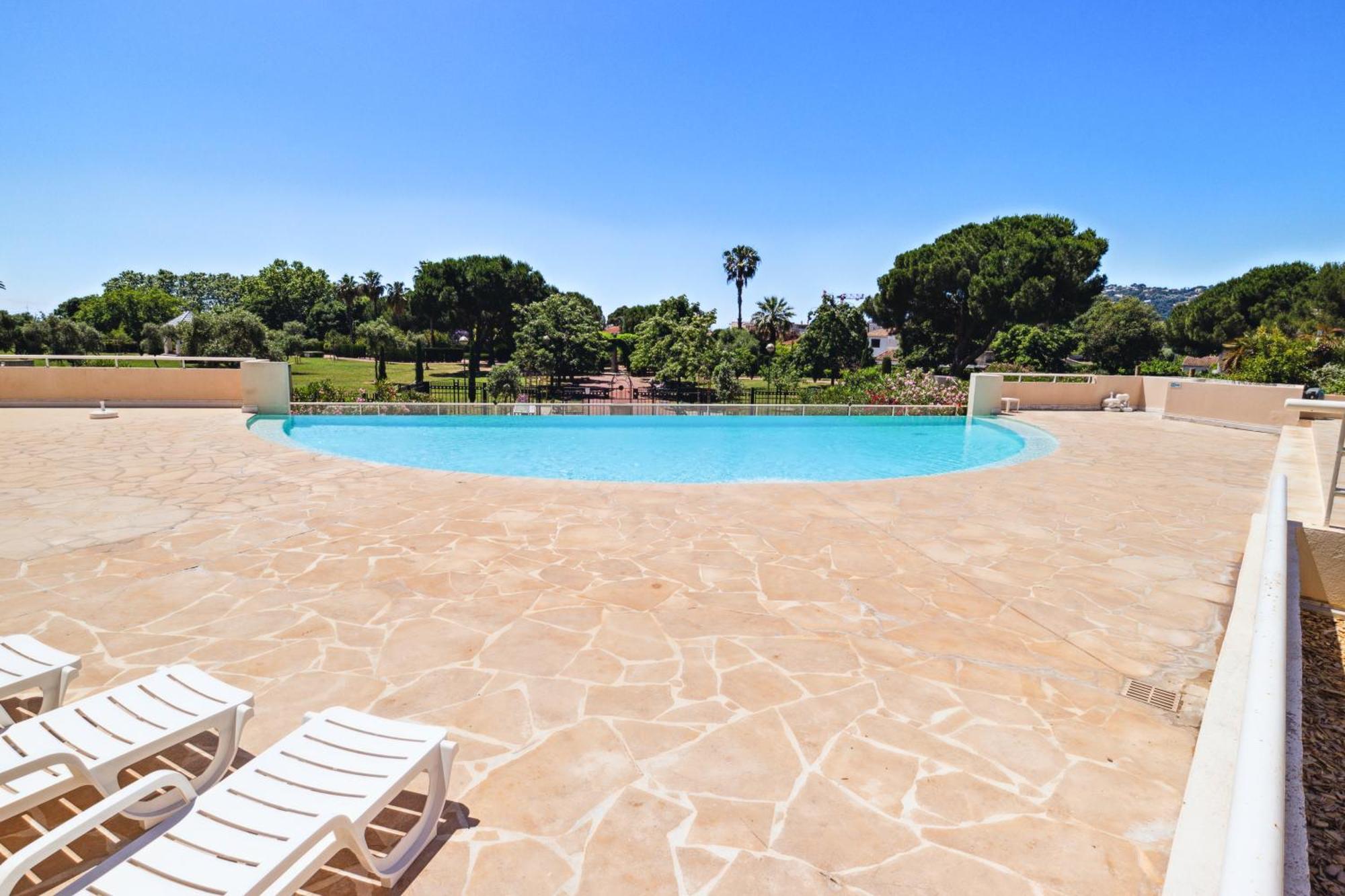 Duplex Les Pins 89m2 Et Terrasse 30m2