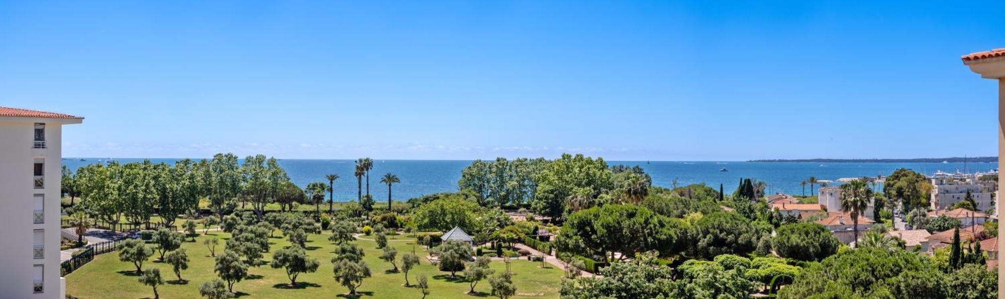 Duplex Les Pins 89m2 Et Terrasse 30m2 * Antibes