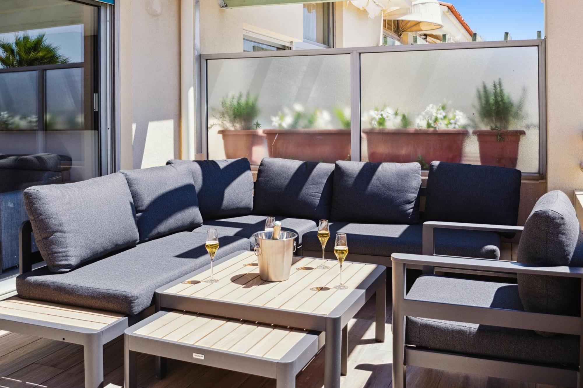 Duplex Les Pins 89m2 Et Terrasse 30m2 * Antibes