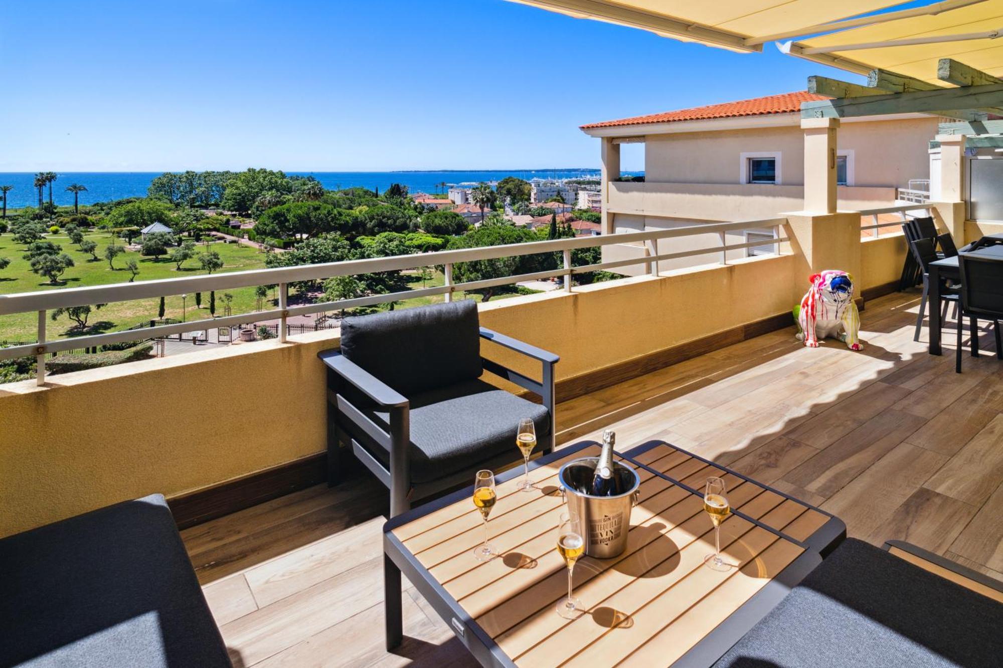 Duplex Les Pins 89m2 Et Terrasse 30m2 Apartment Antibes