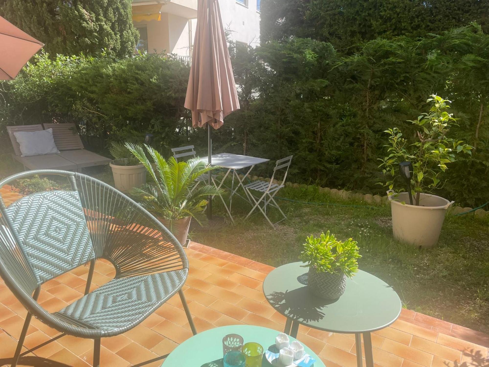 Bel Cap D Avec Terrasses Et Jardins *