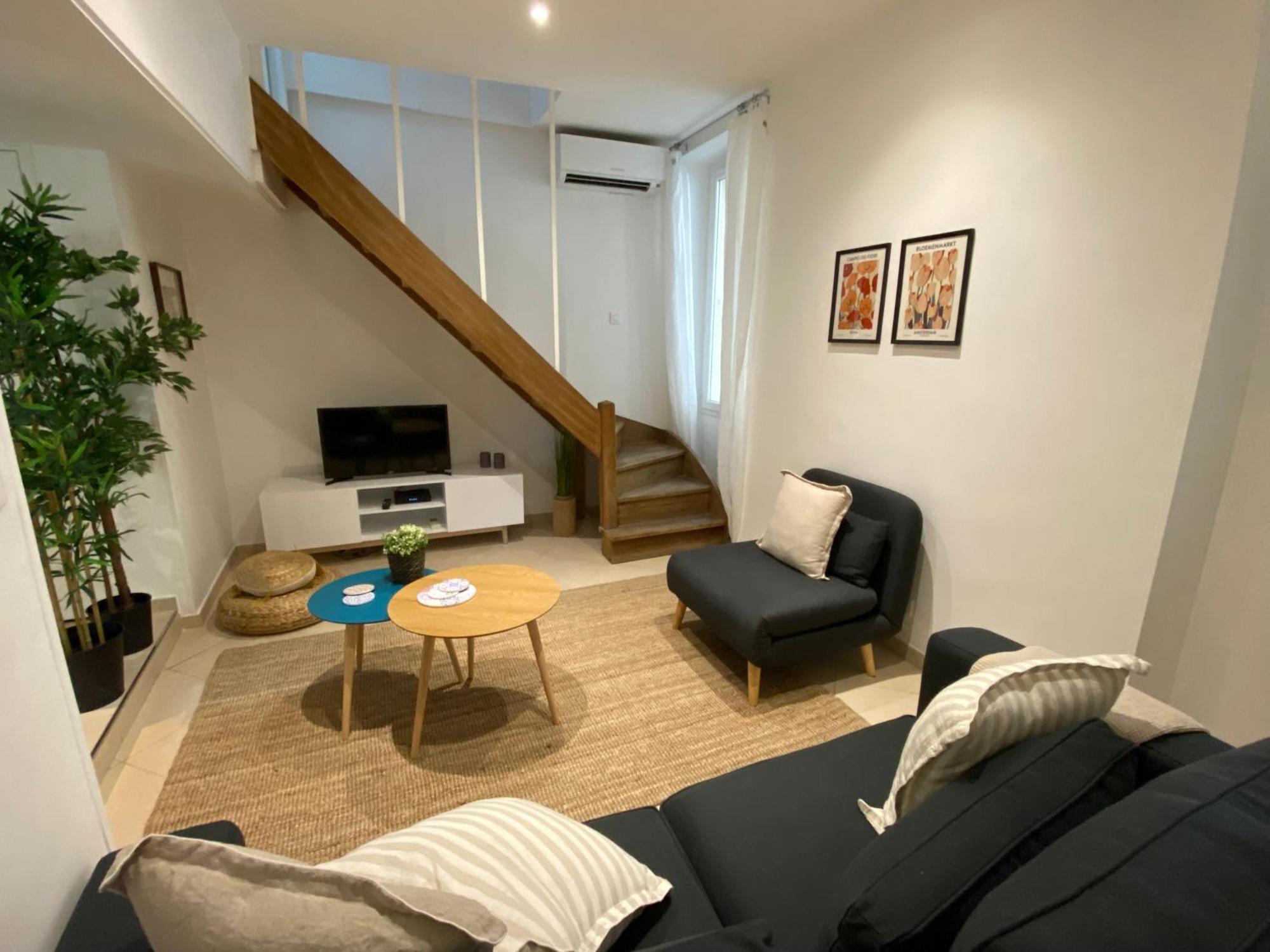 Apartment Le Guillaumont - Amazing 2-bedroom In The Old Town -stayinantibes