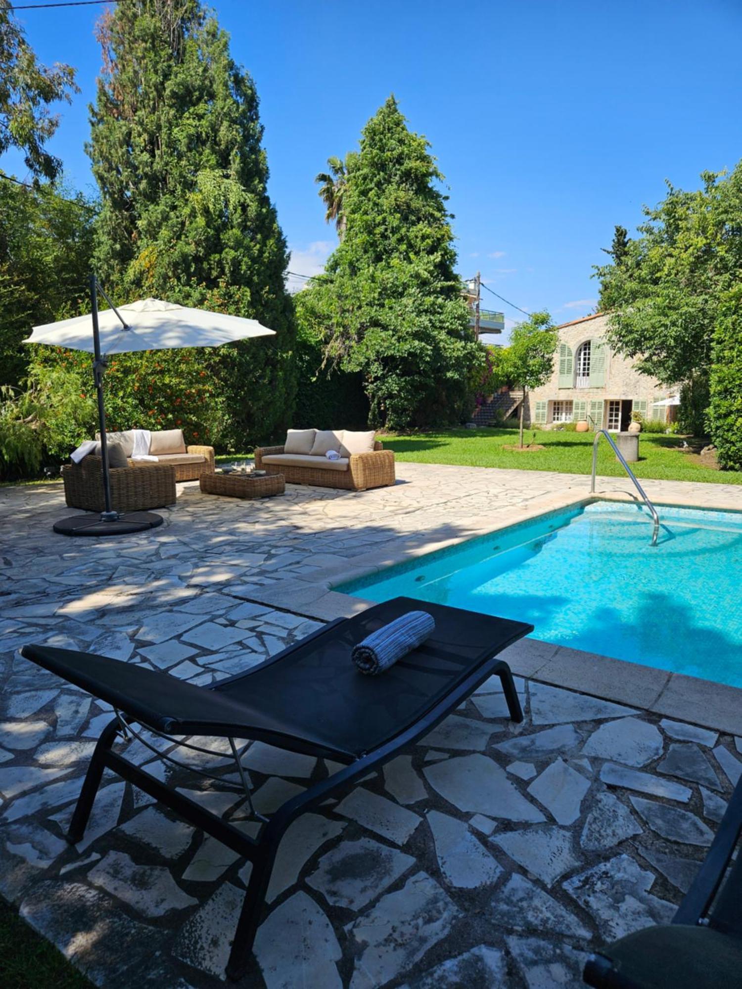 Mas De Charme Avec Piscine Antibes
