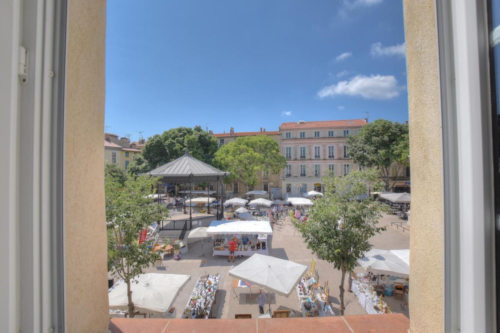 Apartment 2- Cosy One Bedroom 2-4p, Located Place Nationale *
