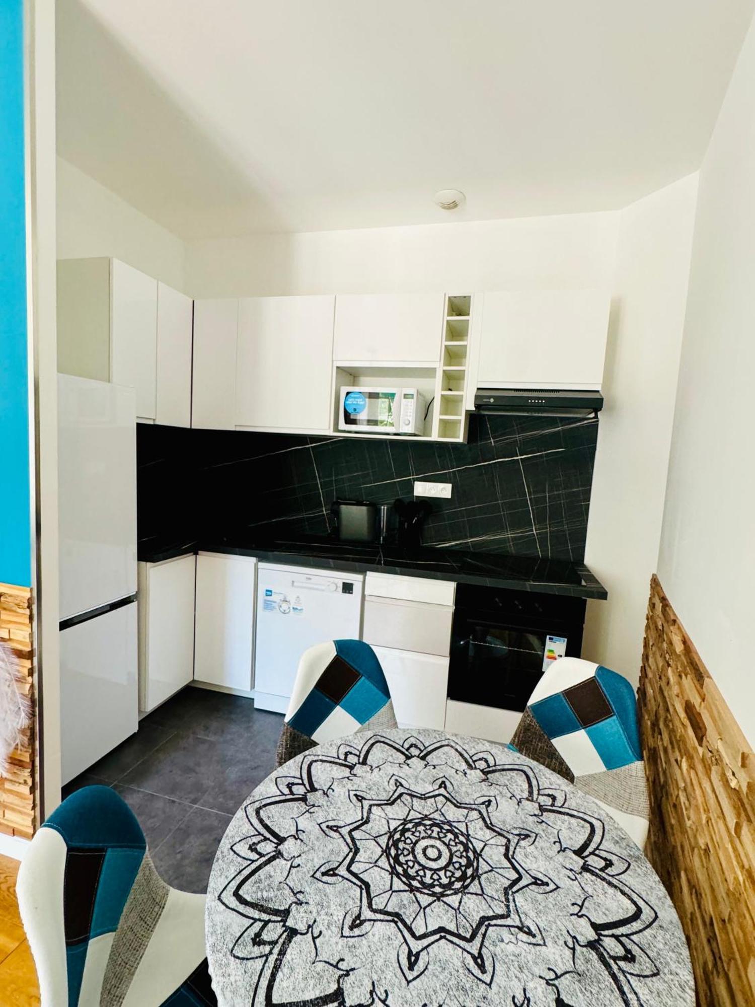 2- Cosy One Bedroom 2-4p, Located Place Nationale * Antibes