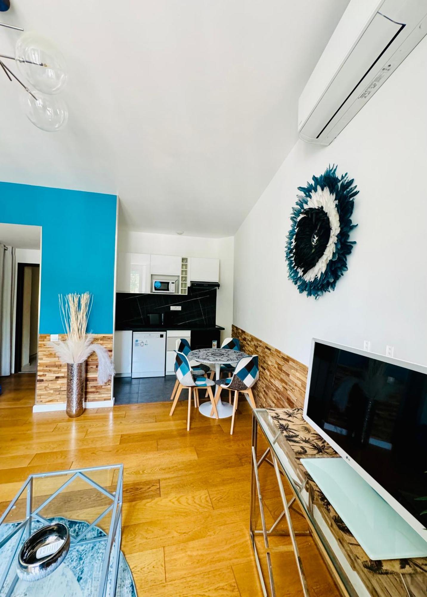 Apartment 2- Cosy One Bedroom 2-4p, Located Place Nationale Antibes