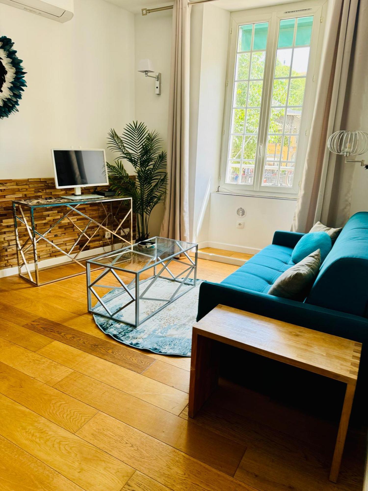 2- Cosy One Bedroom 2-4p, Located Place Nationale