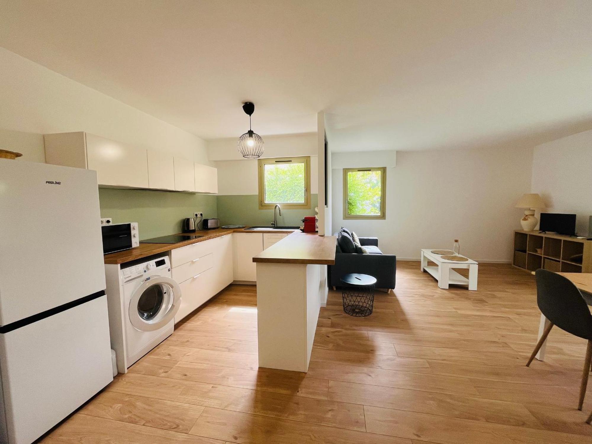 4 Pers Au Rez-de-jardin Avec Piscine, Tennis Et Jardin Prive A - Fr-1-789-6 Antibes