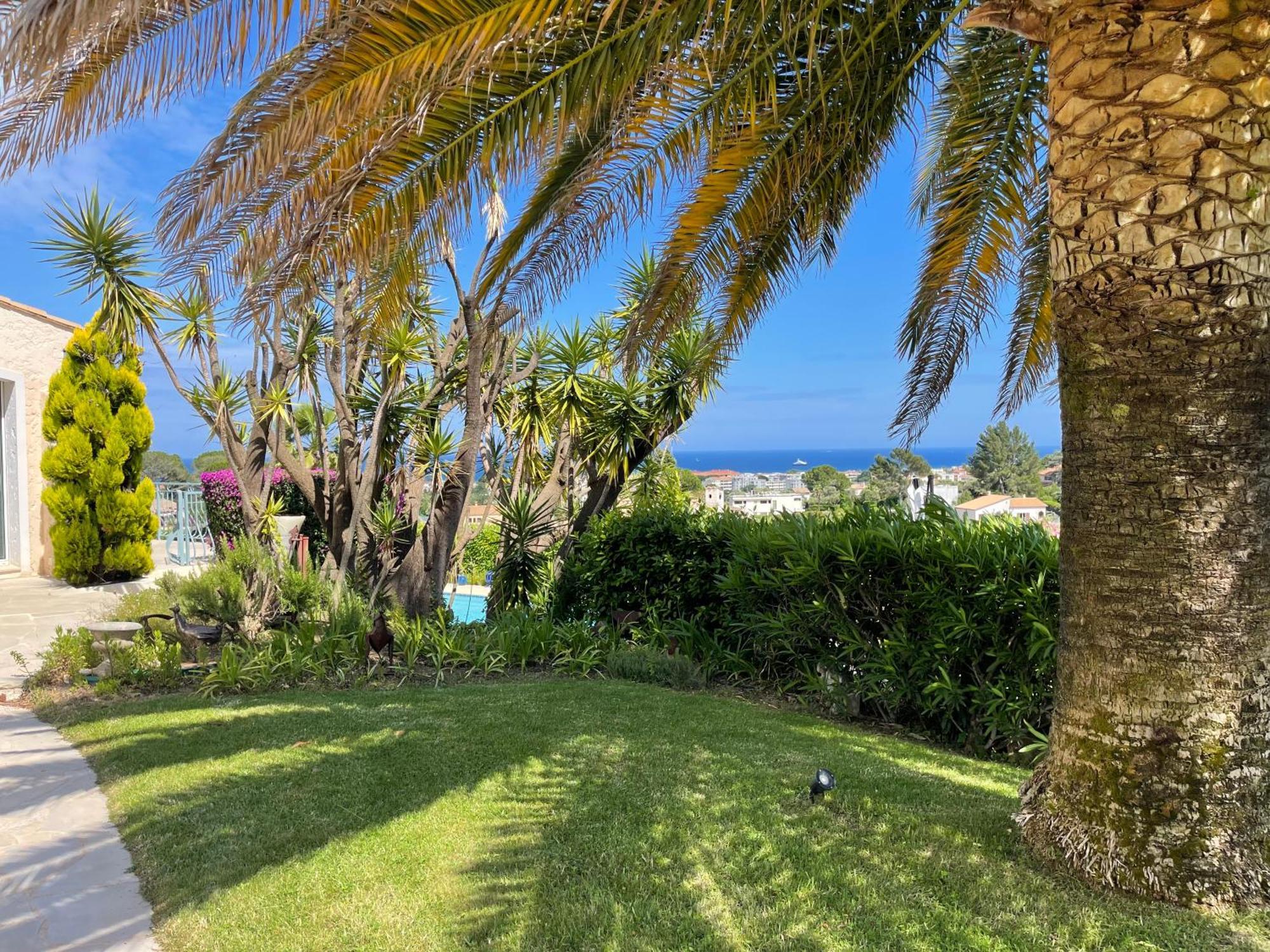 Villa Luxe Et Calme Avec Vue Panoramique A Antibes