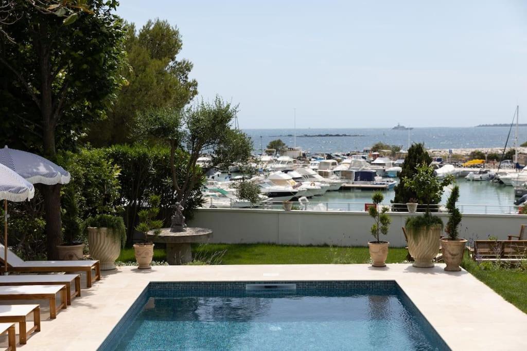 Front Cap D'antibes Villa