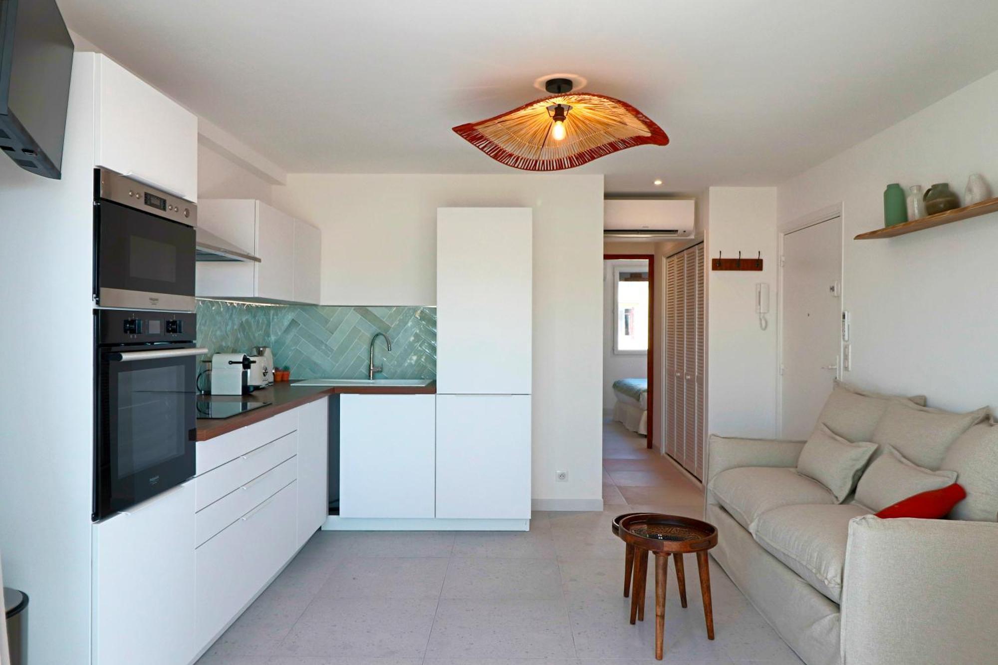 Apartment Rare! Oasis Btw Old &